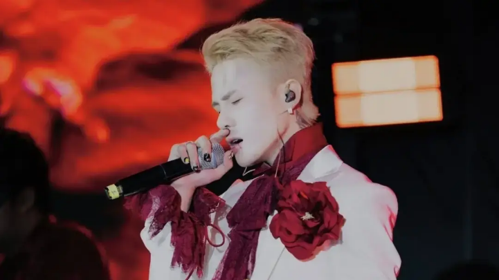 Jack tạm dừng biểu diễn sau khi hát ca từ phản cảm